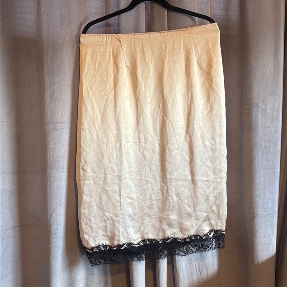 Victoria's Secret Cream Slip Skirt with Black Lace Accent - Picture 2 of 2